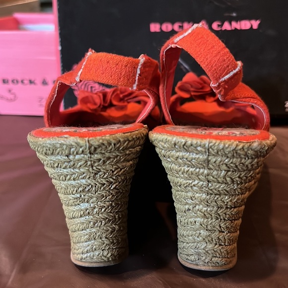 Like new in box size 7 scarlet ruffle wedge - Picture 6 of 11